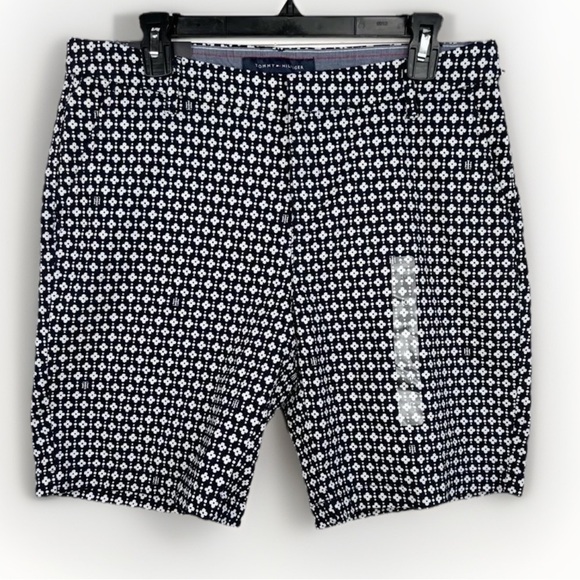 Tommy Hilfiger White Floral Pattern Hollywood Shorts Size 10 9" Inseam - Picture 1 of 14
